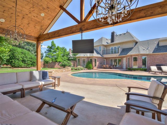 18601 Wolf Creek Drive, Edmond, OK 73012