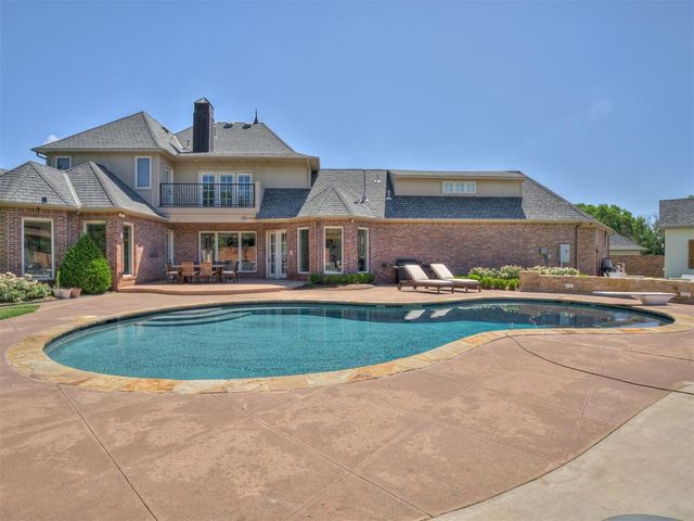 18601 Wolf Creek Drive, Edmond, OK 73012