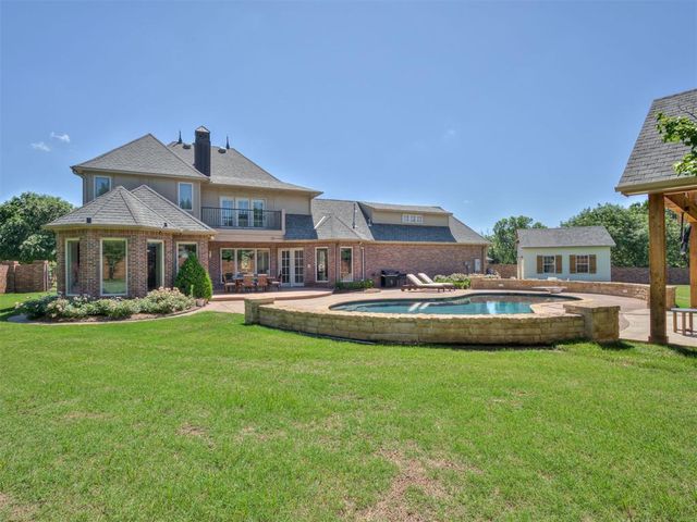 18601 Wolf Creek Drive, Edmond, OK 73012