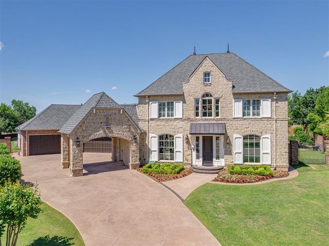 18601 Wolf Creek Drive, Edmond, OK 73012