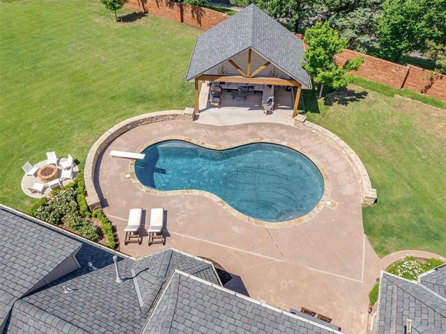 18601 Wolf Creek Drive, Edmond, OK 73012