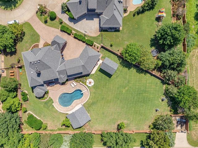 18601 Wolf Creek Drive, Edmond, OK 73012