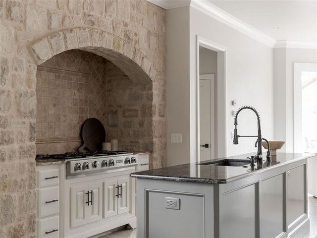 18601 Wolf Creek Drive, Edmond, OK 73012