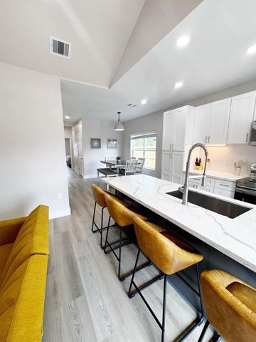 711 Rosedale Street, La Marque, TX 77568