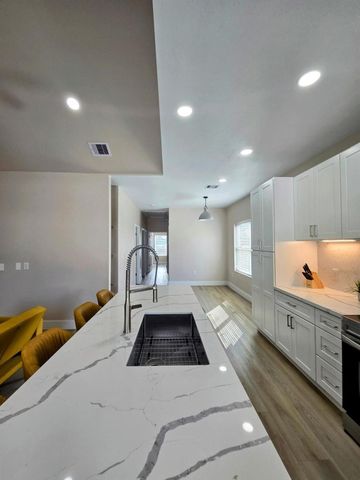 711 Rosedale Street, La Marque, TX 77568