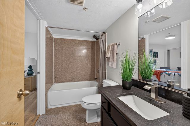 2222 Detroit Avenue 417, Cleveland, OH 44113