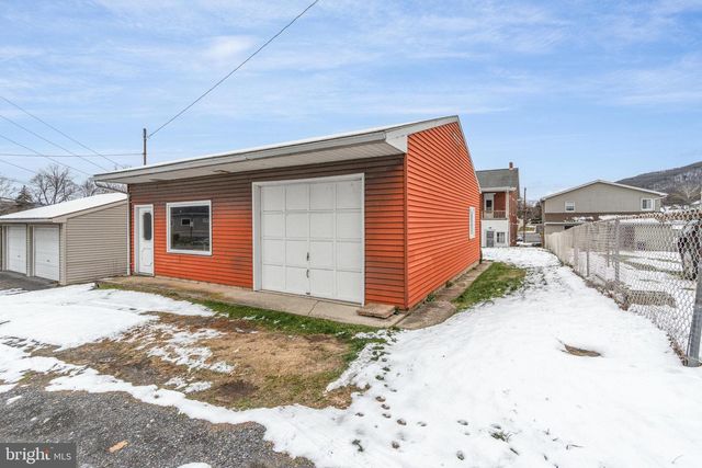 310 S MARKET ST, Millersburg, PA 17061