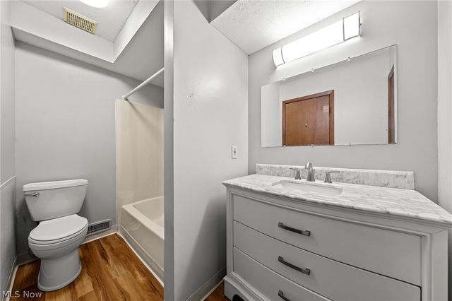 1653 Southbend Drive, Rocky River, OH 44116