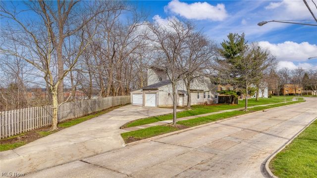 1653 Southbend Drive, Rocky River, OH 44116