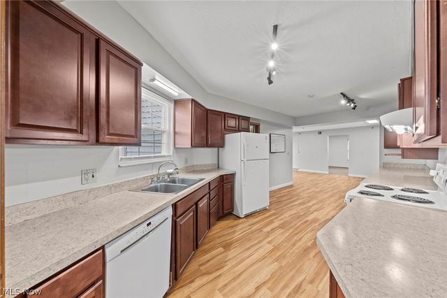 1653 Southbend Drive, Rocky River, OH 44116