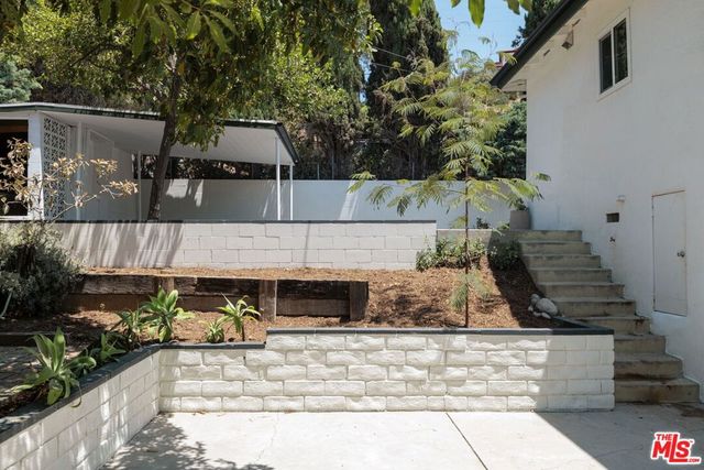 963 Pine Grove Avenue, Los Angeles, CA 90042