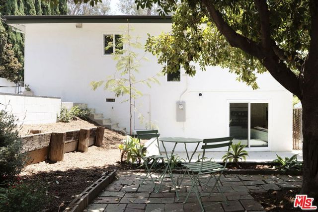 963 Pine Grove Avenue, Los Angeles, CA 90042