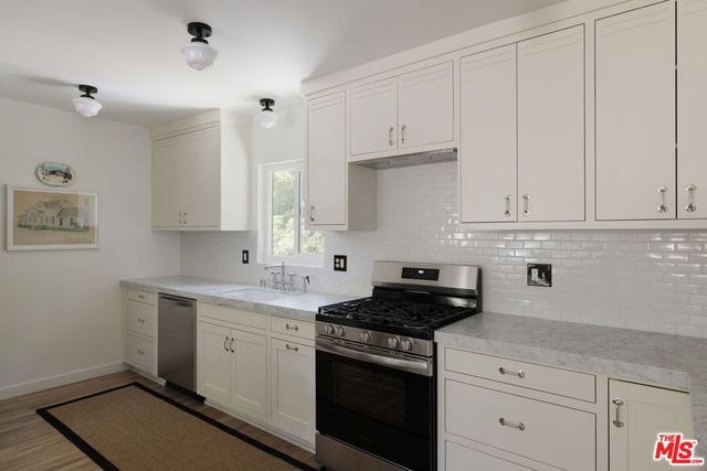 963 Pine Grove Avenue, Los Angeles, CA 90042