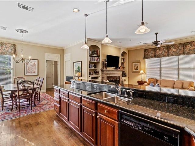 7999 WILLOW BROOK RD, Germantown, TN 38138