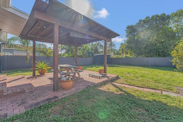 818 Kaye Street, West Palm Beach, FL 33405