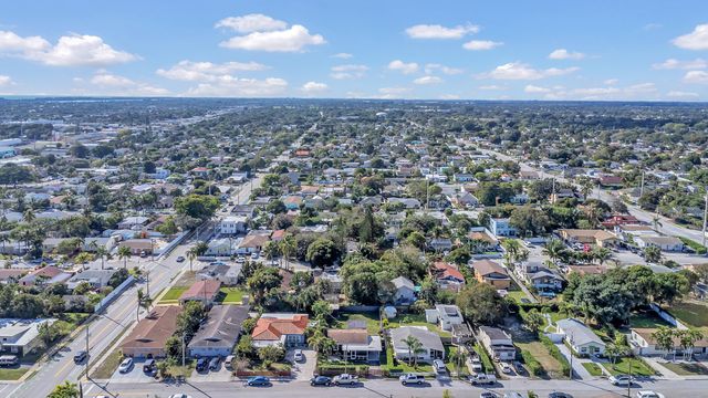 818 Kaye Street, West Palm Beach, FL 33405