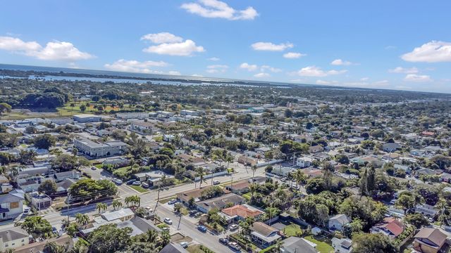 818 Kaye Street, West Palm Beach, FL 33405