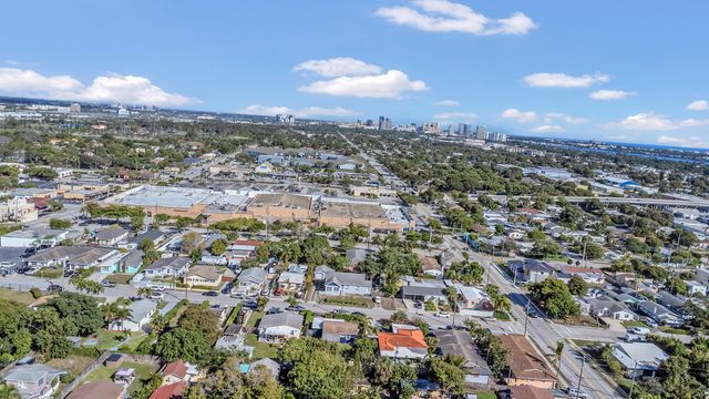 818 Kaye Street, West Palm Beach, FL 33405