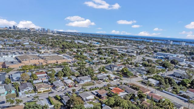 818 Kaye Street, West Palm Beach, FL 33405