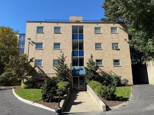 5050 Washington St 553, Boston, MA 02132