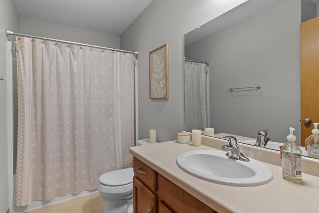 621 E Sheila AVENUE, Elkhorn, WI 53121