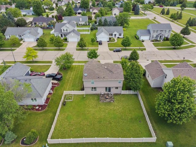 621 E Sheila AVENUE, Elkhorn, WI 53121
