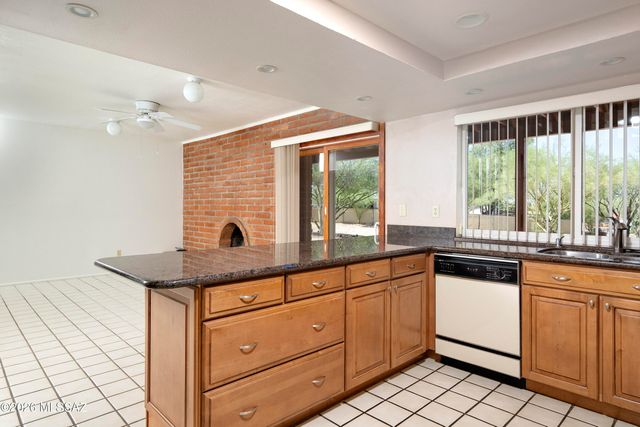 1642 W Avenue De Maximillian, Tucson, AZ 85704