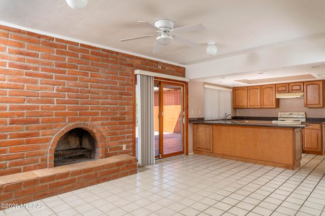 1642 W Avenue De Maximillian, Tucson, AZ 85704
