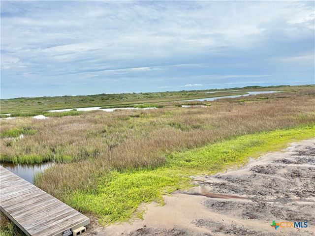 9 Boca Grande Loop, Port O'connor, TX 77982