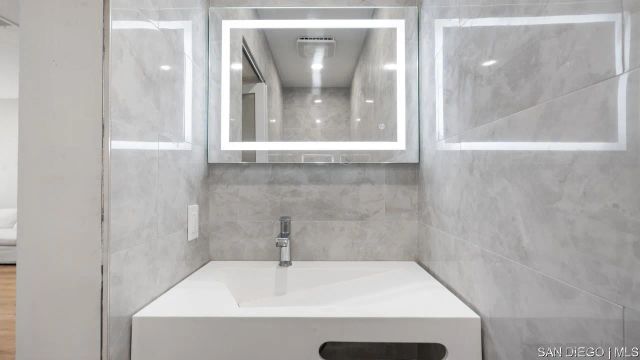 8301 Rio San Diego DR 7, San Diego, CA 92108