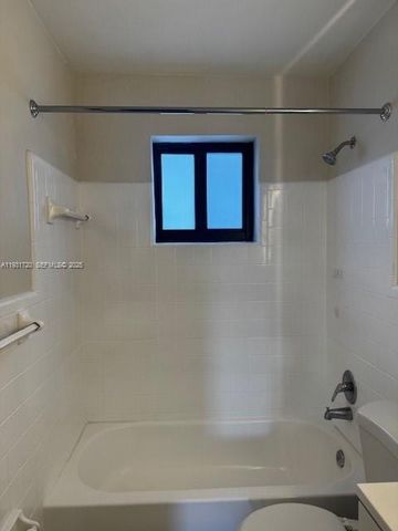 1310 W 29th St 31, Hialeah, FL 33012