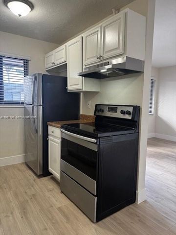 1310 W 29th St 31, Hialeah, FL 33012