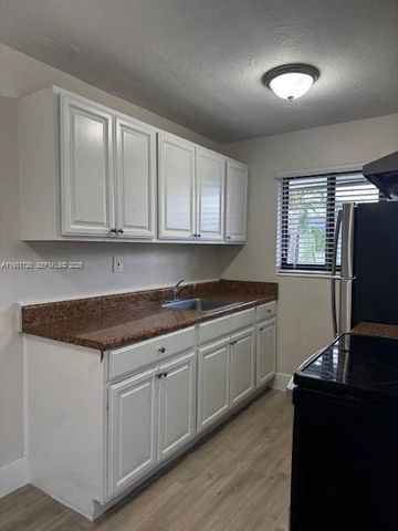 1310 W 29th St 31, Hialeah, FL 33012