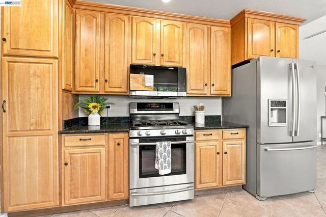 148 Valley Oak Ln, Vallejo, CA 94591