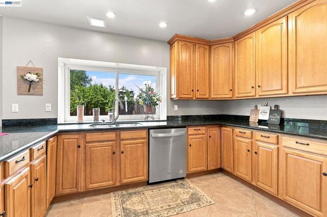 148 Valley Oak Ln, Vallejo, CA 94591