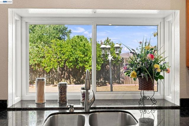 148 Valley Oak Ln, Vallejo, CA 94591