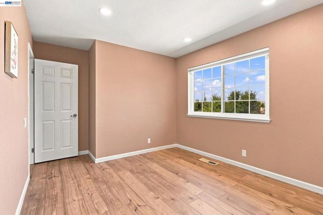 148 Valley Oak Ln, Vallejo, CA 94591