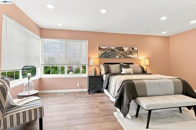 148 Valley Oak Ln, Vallejo, CA 94591