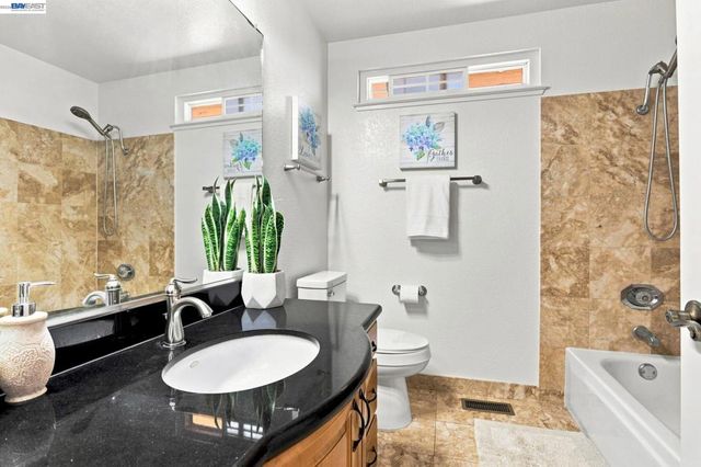 148 Valley Oak Ln, Vallejo, CA 94591