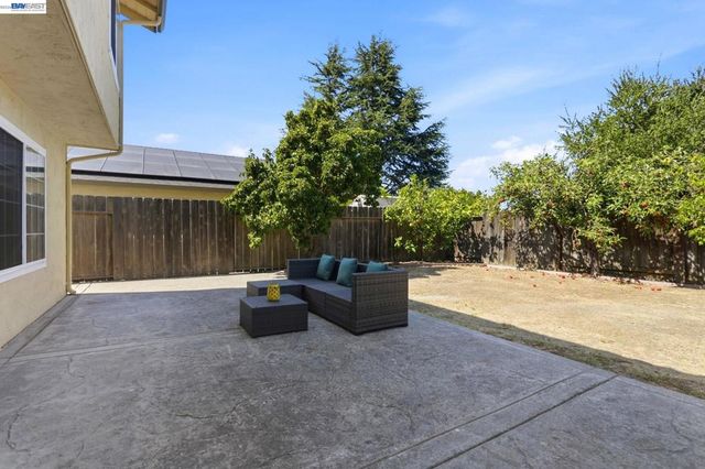 148 Valley Oak Ln, Vallejo, CA 94591