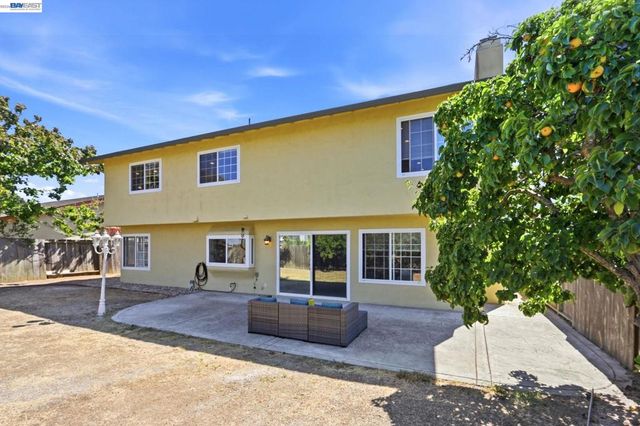 148 Valley Oak Ln, Vallejo, CA 94591