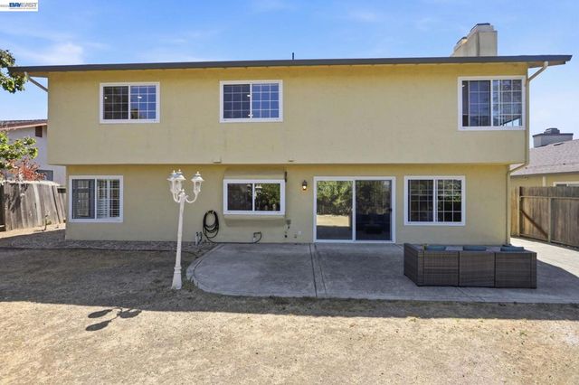 148 Valley Oak Ln, Vallejo, CA 94591