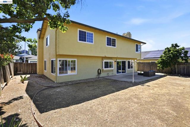 148 Valley Oak Ln, Vallejo, CA 94591