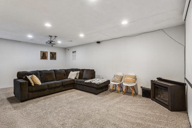 1404 Bluegrass Lane, Champaign, IL 61822