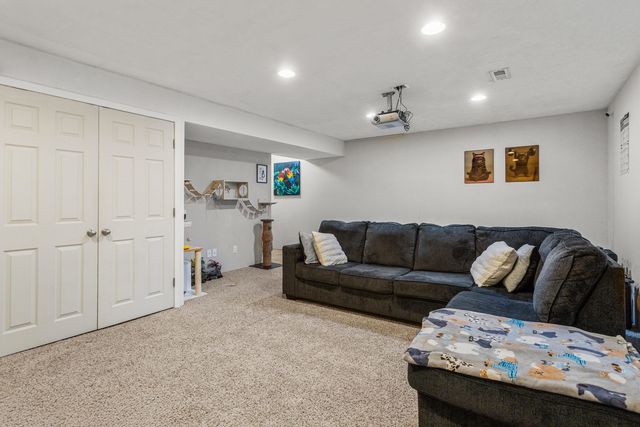 1404 Bluegrass Lane, Champaign, IL 61822