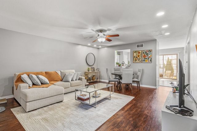 1404 Bluegrass Lane, Champaign, IL 61822