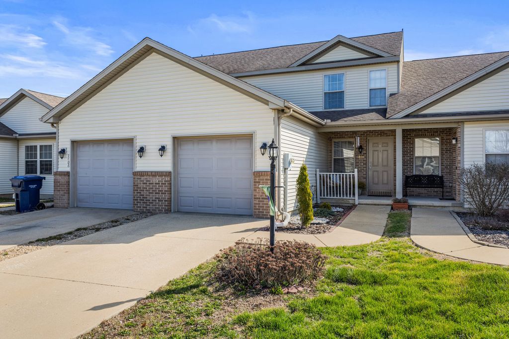 1404 Bluegrass Lane, Champaign, IL 61822