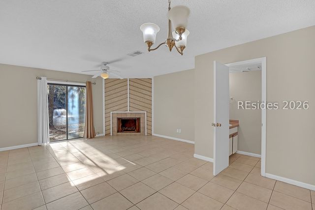 96 Mathews Dr Apt 142, Hilton Head Island, SC 29926