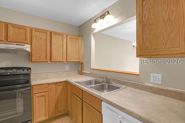 96 Mathews Dr Apt 142, Hilton Head Island, SC 29926