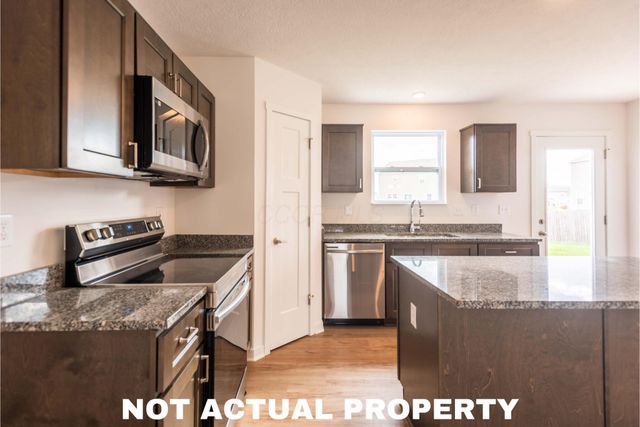 39 Hemingway Avenue, Ashville, OH 43103